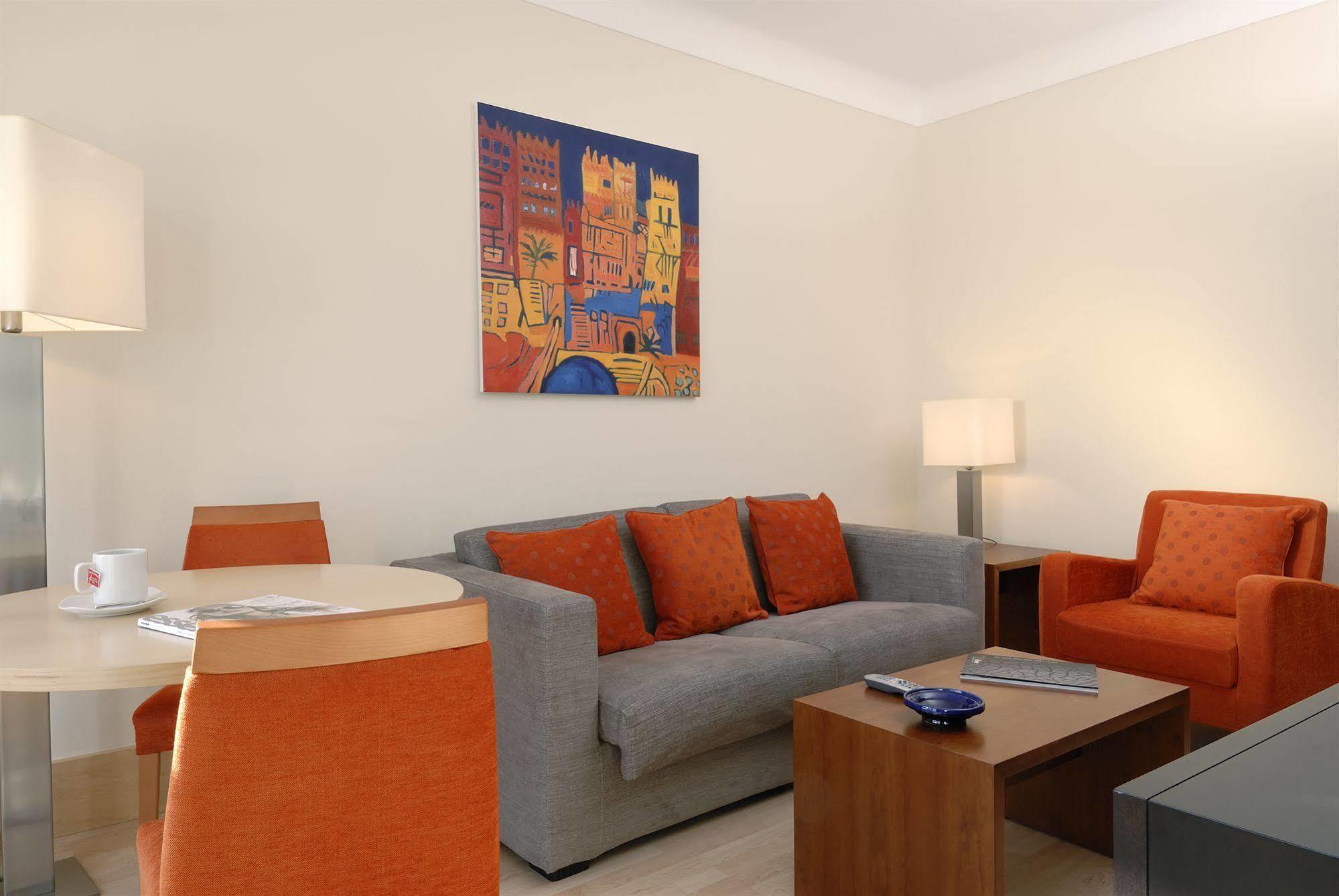 The Caleta Hotel Self-Catering Apartments 지브롤터 외부 사진
